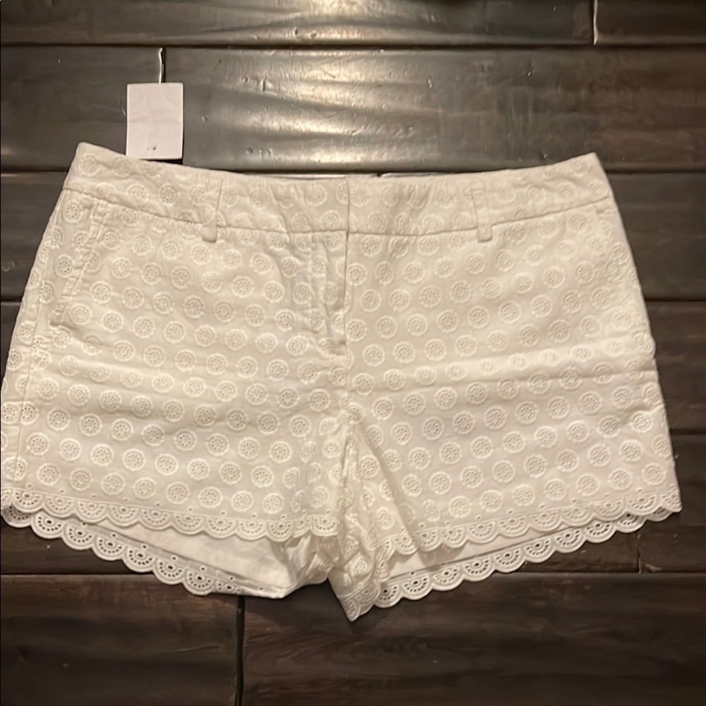 White Eyelet Lace Shorts by Lands End Canvas ; NWT; Sz. 14; scalloped hem;